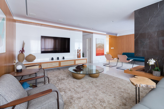 Apartamento ALM / Pedro Haruf + Fernando Lima - Fotografia de Interiores, Sofá, Mesa, Cadeira