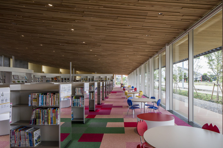 Tonami Public Library / MIKAMI Architects - Interior Photography, Living Room, Shelving, Table, Chair