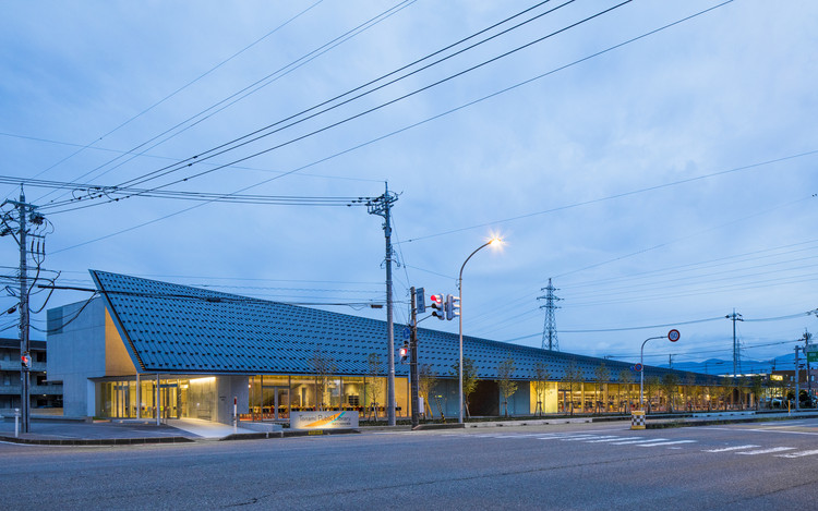 Tonami Public Library / MIKAMI Architects - Exterior Photography, Windows