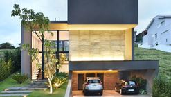 Casa Génesis II / Luis Café & Vivian Contri Arquitectos Asociados