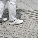 Por qué integrar superficies podotáctiles en la arquitectura - Image 2 of 4