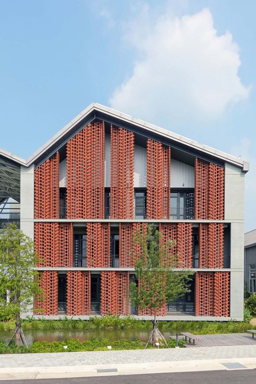 west exterior. Image © YHLAA Studio