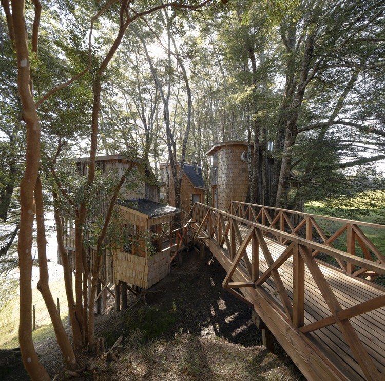 Tiny Houses Comarca Contuy / Utreras Arquitectos - Fotografía exterior, Bosque, Barandas