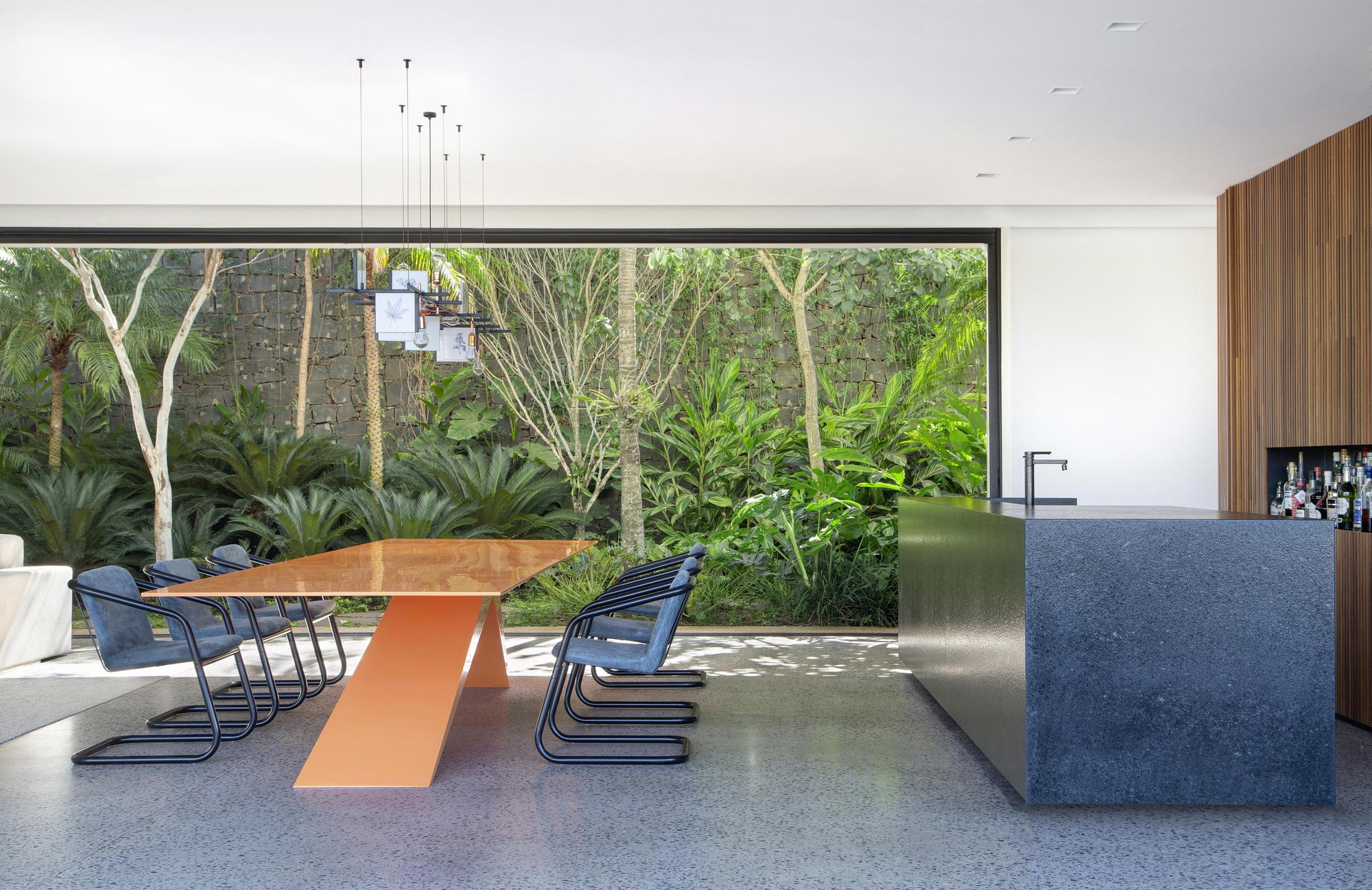 Gallery of Orange House / Studio Guilherme Torres - 10