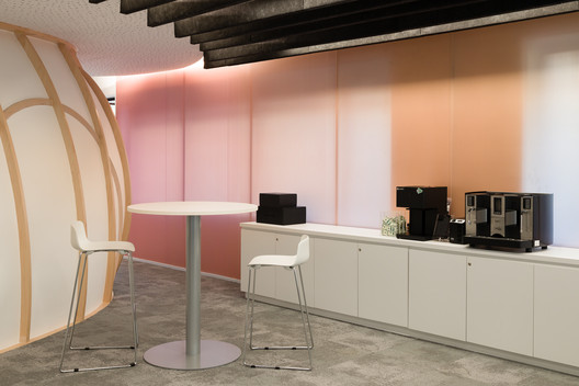 Centro de Inovação Accenture / Todos Arquitetura + Marcelo Dantas Centro de Inovação Accenture / Todos Arquitetura + Marcelo Dantas - Fotografia de Interiores, Cozinha, Mesa, Cadeira