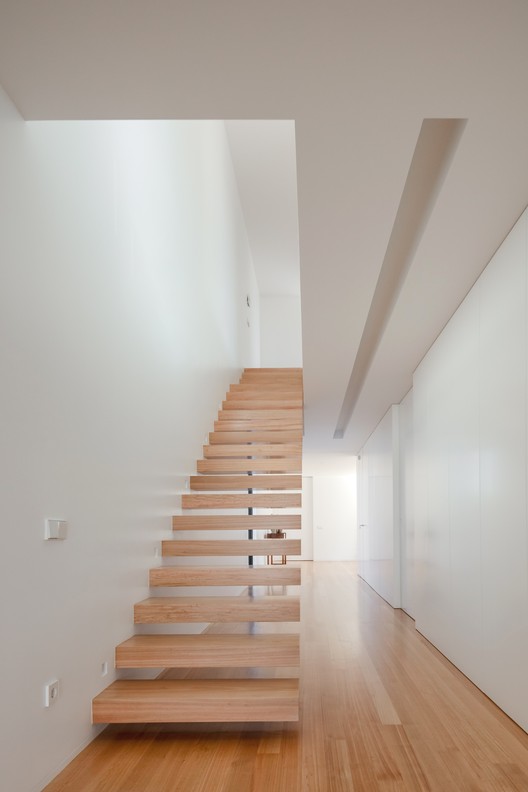 Casa Beiriz / Raulino Silva - Fotografia de Interiores, Escada, Corrimão