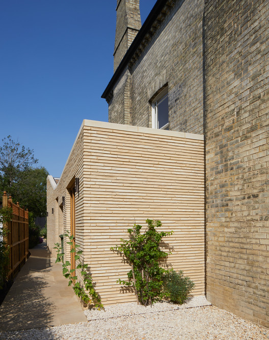 Sun Slice House / Neil Dusheiko Architects - Exterior Photography, Windows, Brick, Facade