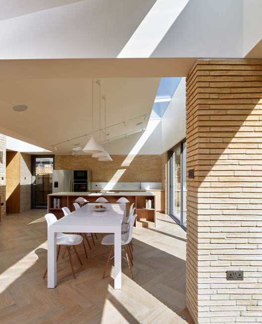 Sun Slice House / Neil Dusheiko Architects - Interior Photography, Table, Chair, Beam, Windows