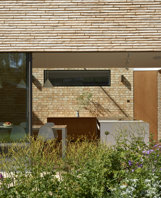 Sun Slice House / Neil Dusheiko Architects - Exterior Photography, Facade, Garden