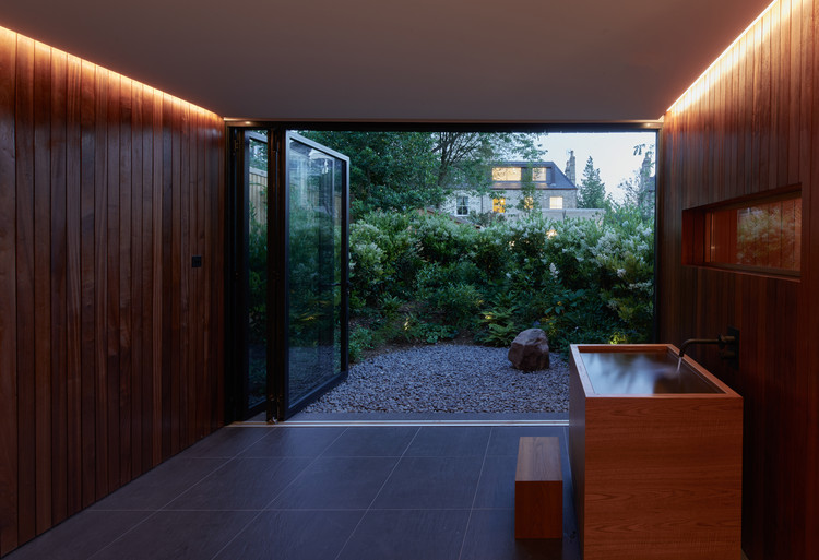 Sun Slice House / Neil Dusheiko Architects - Interior Photography, Countertop, Windows, Beam