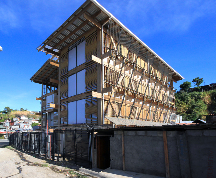 Estruturas de madeira em 10 edifícios públicos e comunitários - Imagem 11 de 11