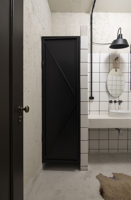 FH House / Protostudio+Prototype FH House / Protostudio+Prototype - Interior Photography, Bathroom, Door