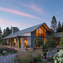 Open Frontier: Oregon’s Timber and Glass Homes - Image 2 of 4