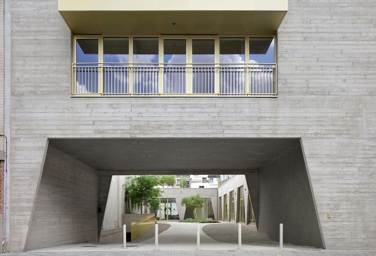 Koning Noord Apartment Building / META architectuurbureau - Interior Photography, Windows, Facade, Handrail