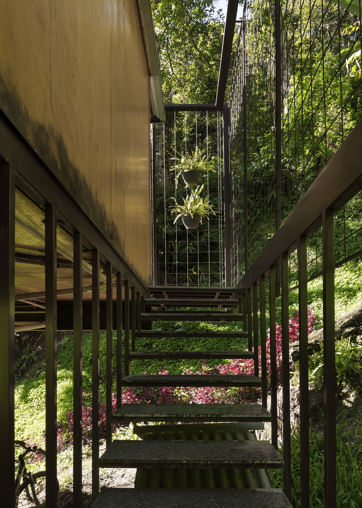 Casa Elevada / Venta Arquitetos - Fotografia de Exterior, Escada, Corrimão