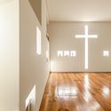 Capela Setúbal / João Tiago Aguiar Arquitectos - Fotografia de Interiores, Capela