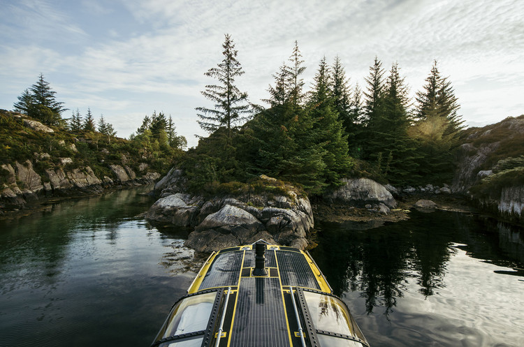 Two Young Architects Redesign a Lifeboat to Sail the Arctic - Image 5 of 13