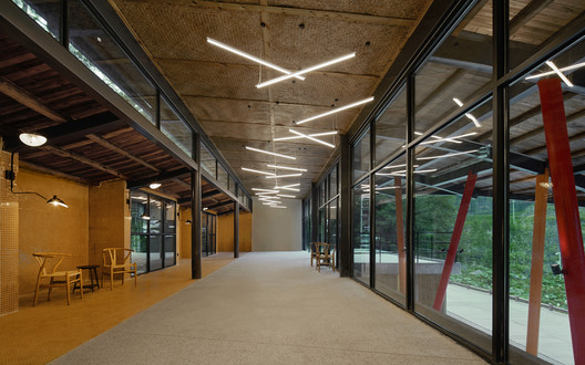 都团村公共服务中心 / 三文建筑 / 何崴工作室 - 室内图, 玻璃, 梁