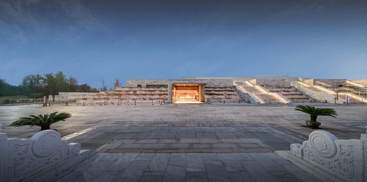 Plataforma Teatral Xinghan / DUS Studio Plataforma Teatral Xinghan / DUS Studio - Fotografia de Exterior, Concreto