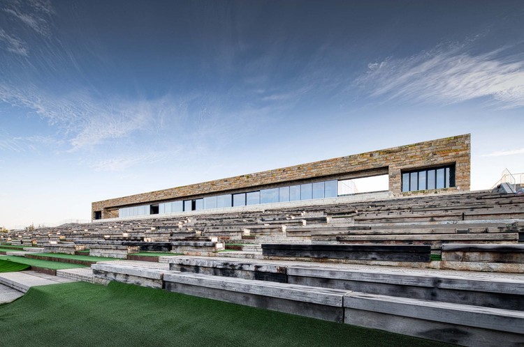 Plataforma Teatral Xinghan / DUS Studio - Fotografia de Exterior, Concreto
