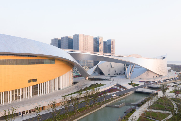 アート・デザイン・音楽 Christian De Portzamparc This Metal Ribbon Twists and Turns Around Suzhou's Cultural Center