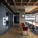 ChatPay Office / Play Arquitetura - Interior Photography, Offices Interiors, Beam, Table, Chair