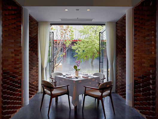 King's Joy Restaurant / Atelier FCJZ - Interior Photography, Dining room, Table, Chair, Windows