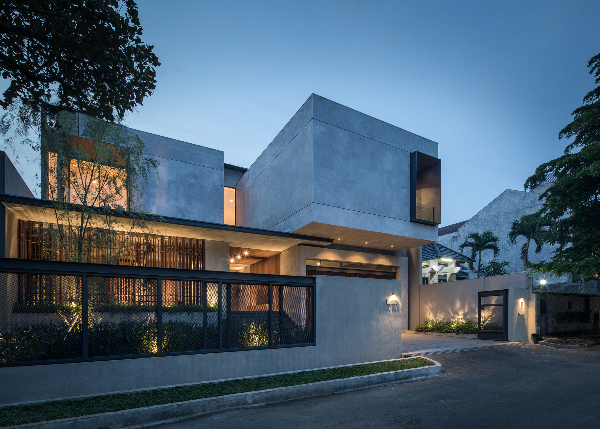 Old Rakta Building Gallery of RJ House / Rakta Studio - 15