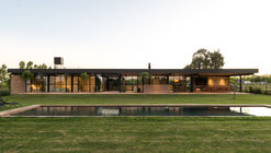 La Cañada House / Parada Cantilo Estudio