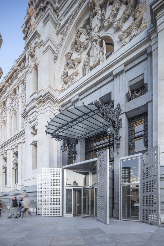 Renovation of the Operations Court in CENTROCENTRO / Héctor Fernández Elorza Renovation of the Operations Court in CENTROCENTRO / Héctor Fernández Elorza - Exterior Photography, Facade, Arch, Column