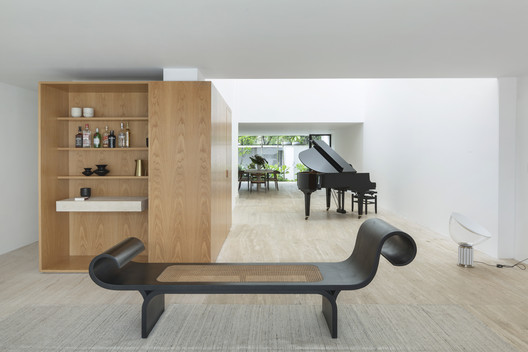 Casa Atlántica / AR Arquitetos - Fotografía interior, Madera, Estanterías