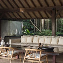UMAH HATI   LIVING ROOM AREA (7 of 23) - Suncoast Villa / Biombo Architects: Biệt thự nghỉ dưỡng 2 tầng 5 ph&ograve;ng ngủ
