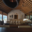 UMAH HATI   LIVING ROOM AREA (15 of 23) - Suncoast Villa / Biombo Architects: Biệt thự nghỉ dưỡng 2 tầng 5 ph&ograve;ng ngủ