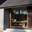 UMAH HATI   ROOMS (7 of 32) - Suncoast Villa / Biombo Architects: Biệt thự nghỉ dưỡng 2 tầng 5 ph&ograve;ng ngủ