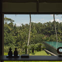 UMAH HATI   ROOMS (8 of 32) - Suncoast Villa / Biombo Architects: Biệt thự nghỉ dưỡng 2 tầng 5 ph&ograve;ng ngủ