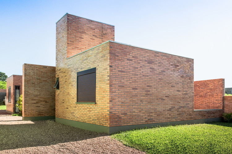 Brazilian Houses: 21 Homes Under 100m² - Image 15 of 42