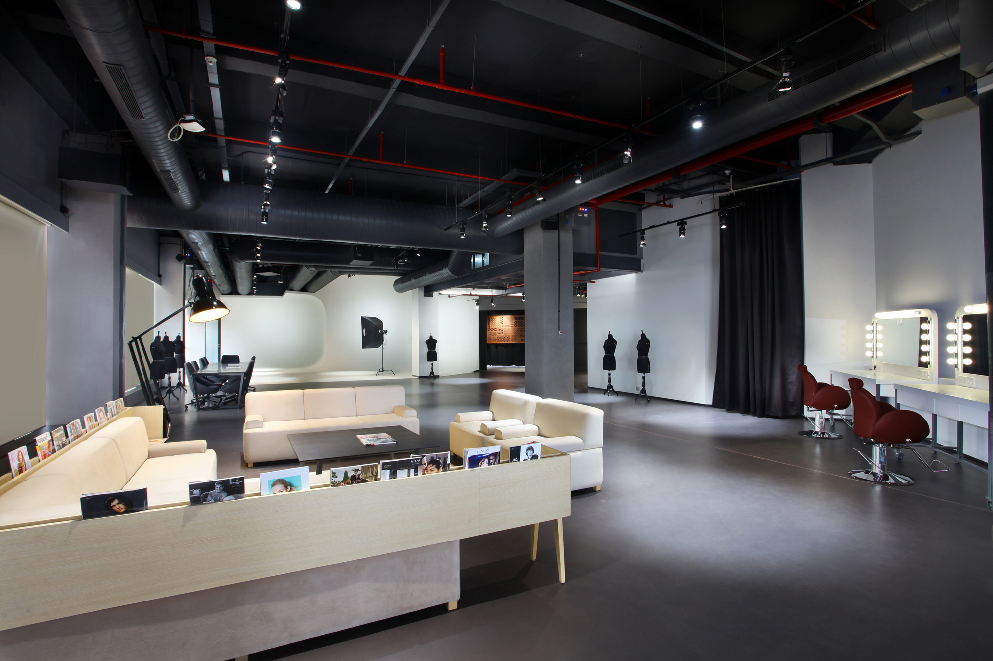Gallery of Amazon Blink Studio / Ultraconfidentiel Design - 12