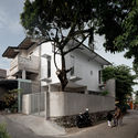 Casa H / sontangMsiregar Architects - Fotografia de Exterior, Casas, Escada