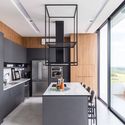 Casa Melhado / Superstudiob - Fotografia de Interiores, Casas, Cozinha, Fachada, Viga, Mesa, Bancada, Iluminação, Cadeira, Pia