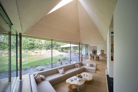 ‘回旋镖’小屋Mouvaux / TANK Architectes - 室内图, 起居室, 玻璃