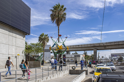 'Flor Urbana' Installation by dérive LAB + Germen Estudio Reflects on the Climate Impact of Public Buildings - Image 1 of 20