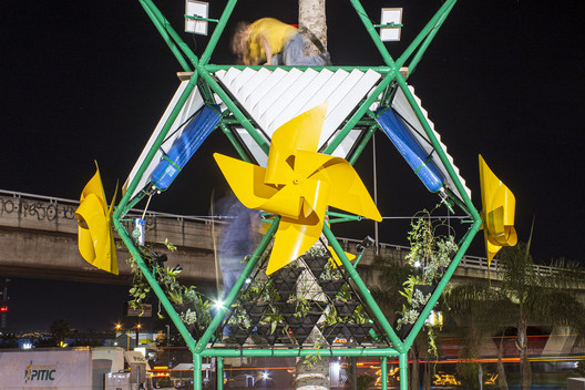 'Flor Urbana' Installation by dérive LAB + Germen Estudio Reflects on the Climate Impact of Public Buildings - Image 2 of 20