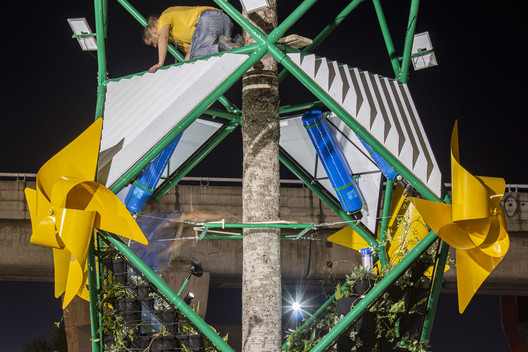 'Flor Urbana' Installation by dérive LAB + Germen Estudio Reflects on the Climate Impact of Public Buildings - Image 8 of 20