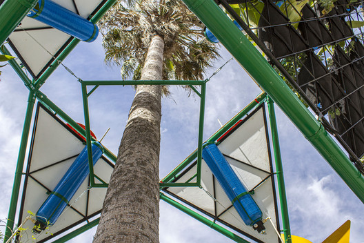 'Flor Urbana' Installation by dérive LAB + Germen Estudio Reflects on the Climate Impact of Public Buildings - Image 11 of 20