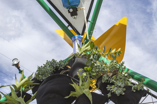 'Flor Urbana' Installation by dérive LAB + Germen Estudio Reflects on the Climate Impact of Public Buildings - Image 17 of 20