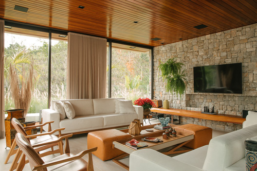 WJ House / Liga Arquitetura e Urbanismo WJ House / Liga Arquitetura e Urbanismo - Interior Photography, Living Room, Wood