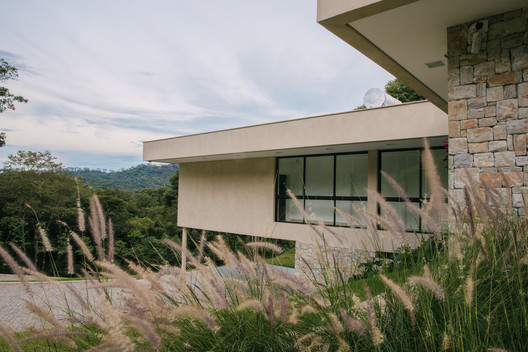 WJ House / Liga Arquitetura e Urbanismo WJ House / Liga Arquitetura e Urbanismo - Exterior Photography, Concrete, Brick