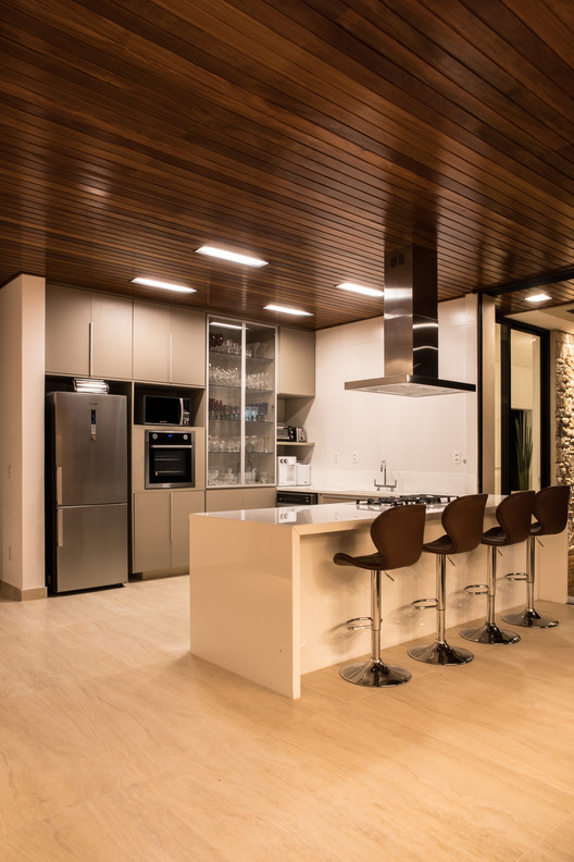 WJ House / Liga Arquitetura e Urbanismo WJ House / Liga Arquitetura e Urbanismo - Interior Photography, Kitchen, Glass