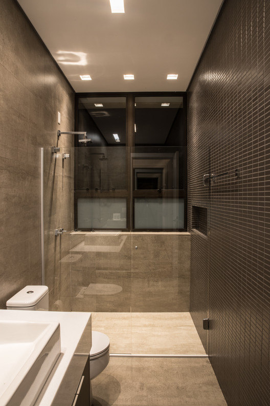 WJ House / Liga Arquitetura e Urbanismo WJ House / Liga Arquitetura e Urbanismo - Interior Photography, Bathroom, Glass