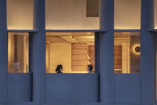 naïve Bookstore / designRESERVE - Interior Photography